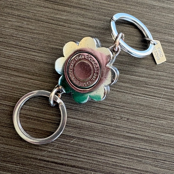 Coach Legacy Daisy Crystal Turnlock Valet Keychain 2007 - Picture 5 of 11